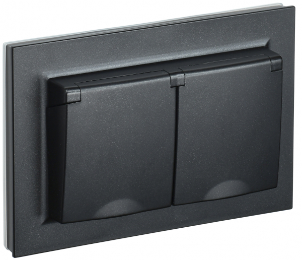 IEK BRITE Черный Розетка 2-м с/з с защ шторк и крышк 16А в сборе IP44 РСбш12-3-44-БрЧ