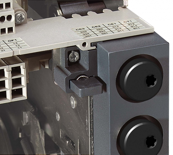 Schneider Electric Compact Masterpact Блок вкатывания при открытой дверце