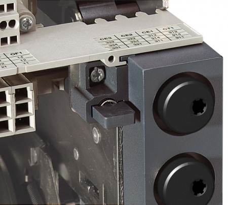 Schneider Electric Compact Masterpact Блок вкатывания при открытой дверце